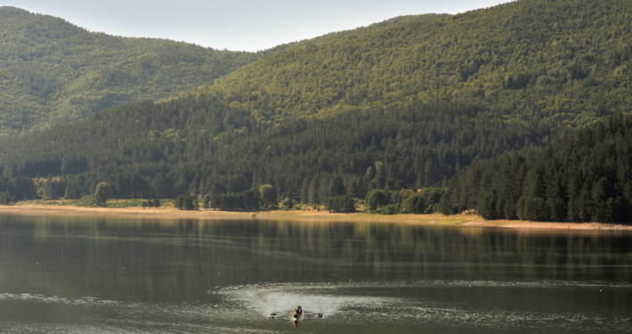 lorica-lago-montagna-canoa